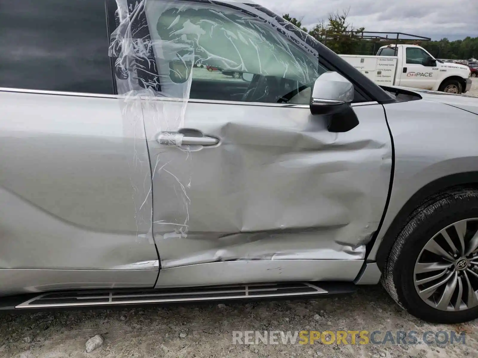 9 Photograph of a damaged car 5TDFZRAH0MS057634 TOYOTA HIGHLANDER 2021