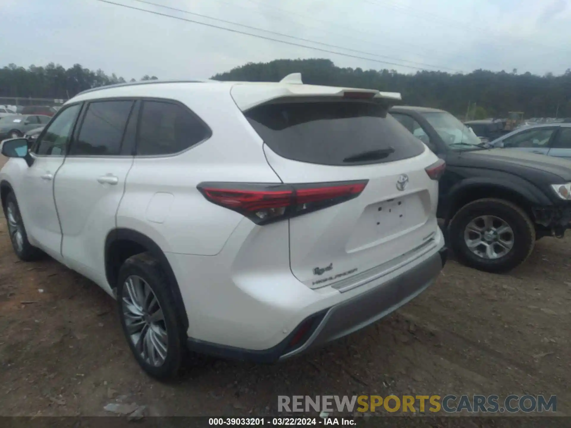 17 Photograph of a damaged car 5TDFZRAH2MS040575 TOYOTA HIGHLANDER 2021