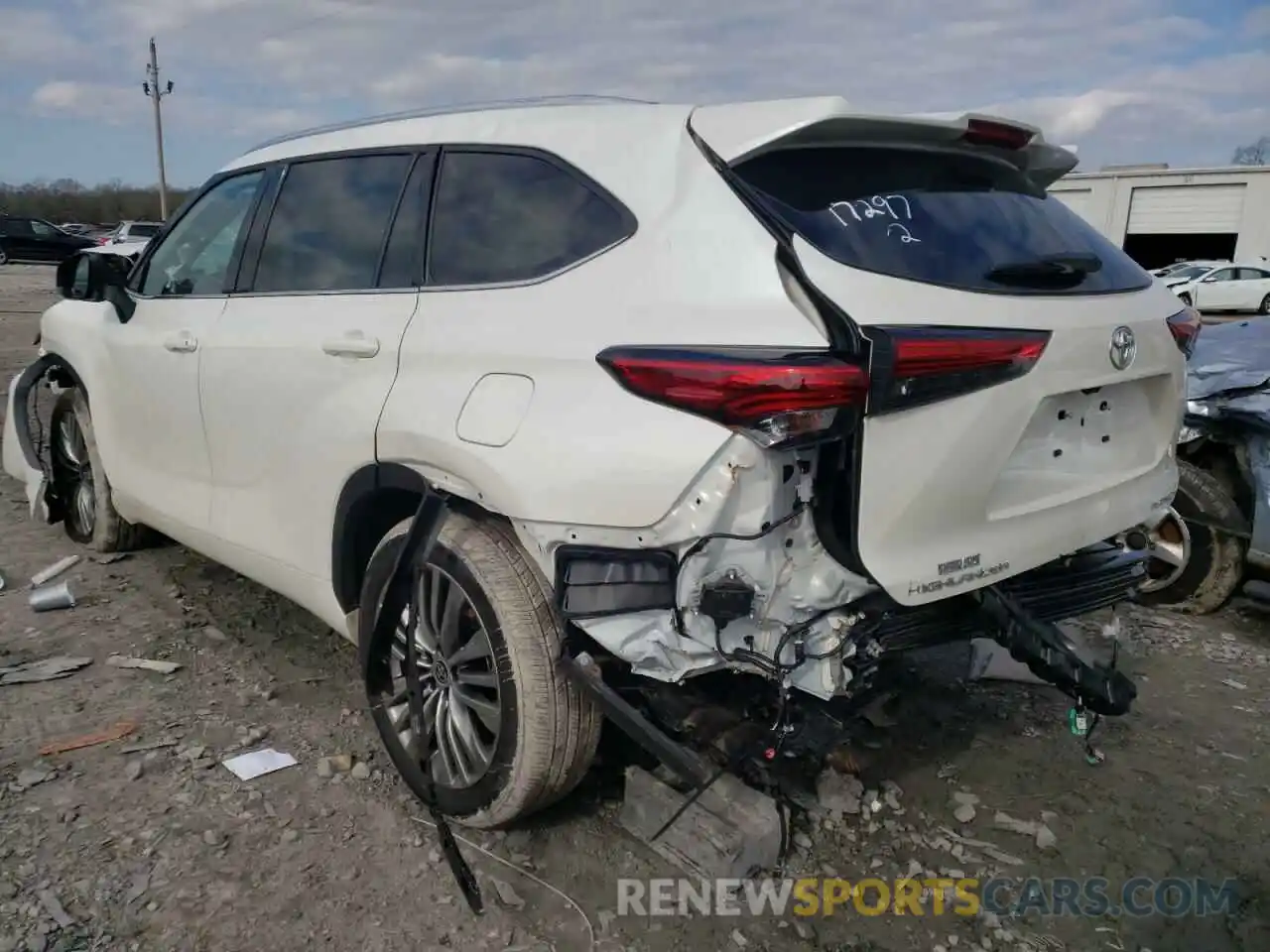 3 Photograph of a damaged car 5TDFZRAH2MS072068 TOYOTA HIGHLANDER 2021