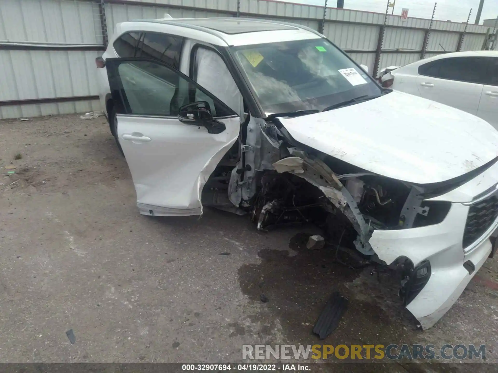 1 Photograph of a damaged car 5TDFZRAH2MS075164 TOYOTA HIGHLANDER 2021