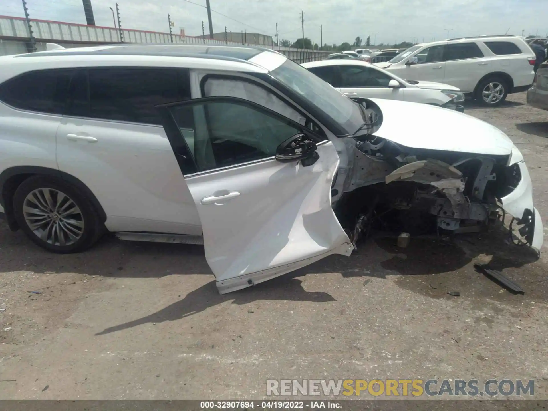 6 Photograph of a damaged car 5TDFZRAH2MS075164 TOYOTA HIGHLANDER 2021