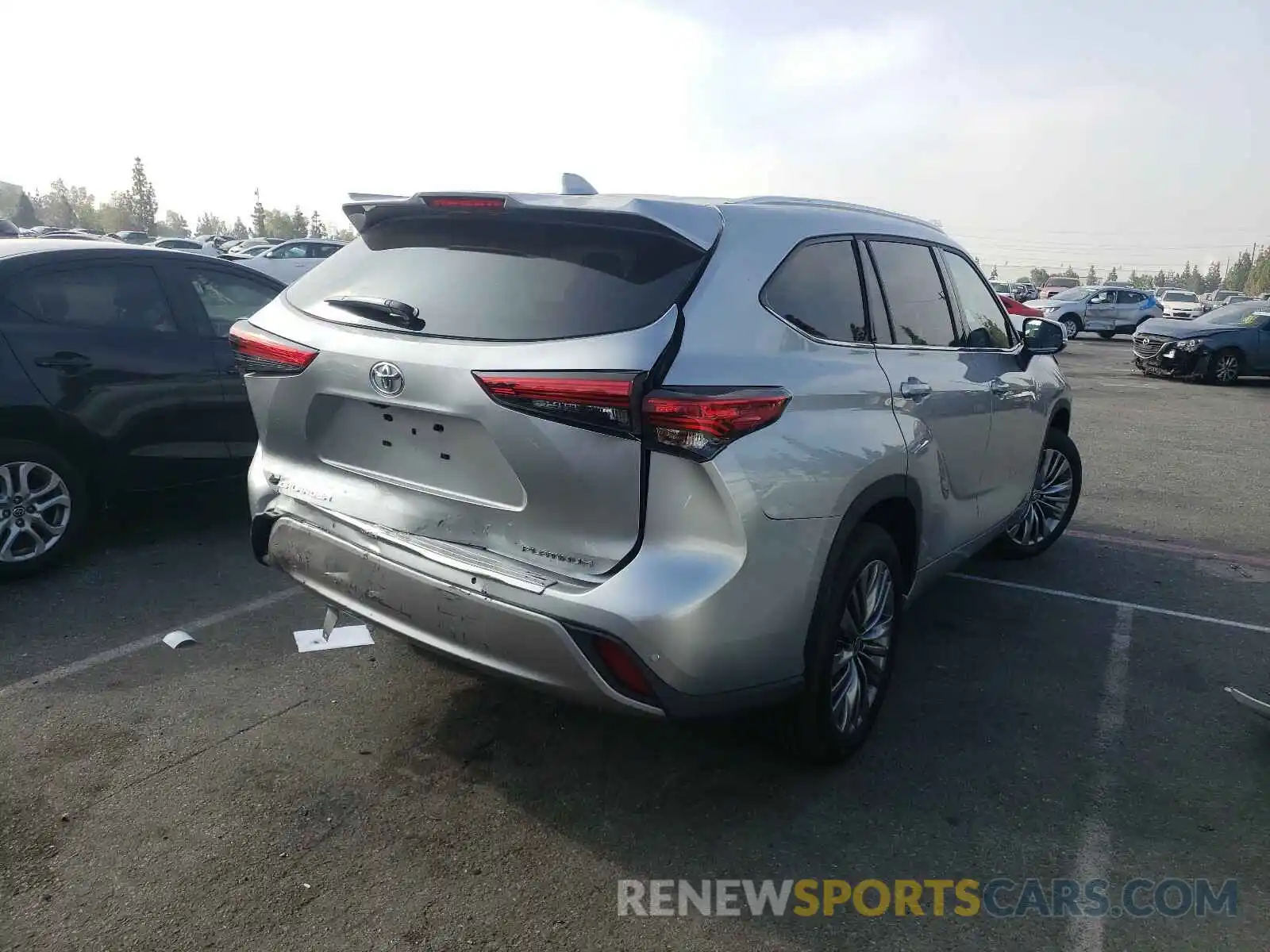 4 Photograph of a damaged car 5TDFZRAH3MS047728 TOYOTA HIGHLANDER 2021