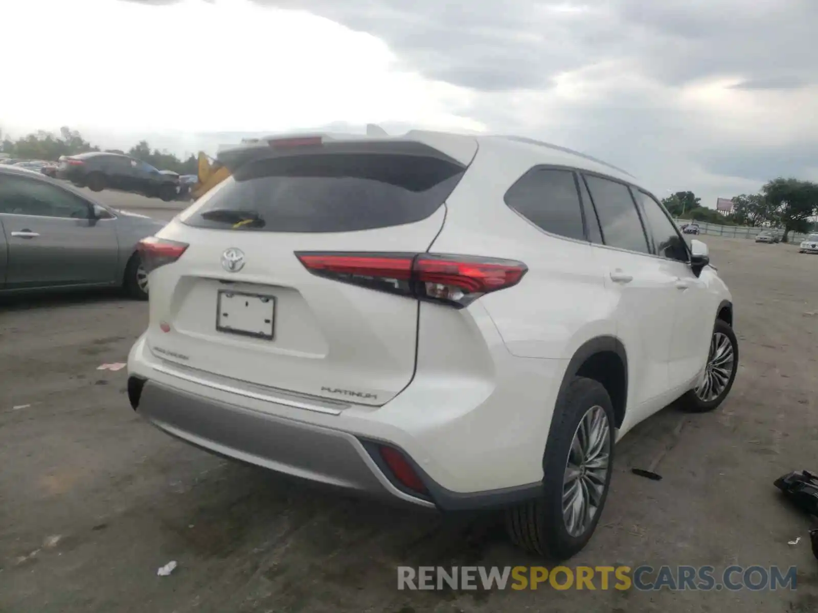 4 Photograph of a damaged car 5TDFZRAH3MS048345 TOYOTA HIGHLANDER 2021