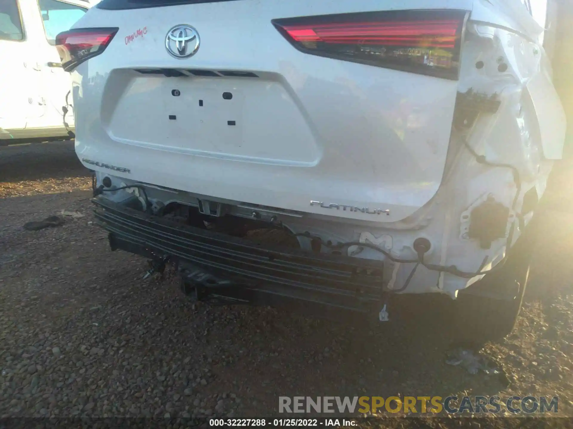 5 Photograph of a damaged car 5TDFZRAH4MS073514 TOYOTA HIGHLANDER 2021