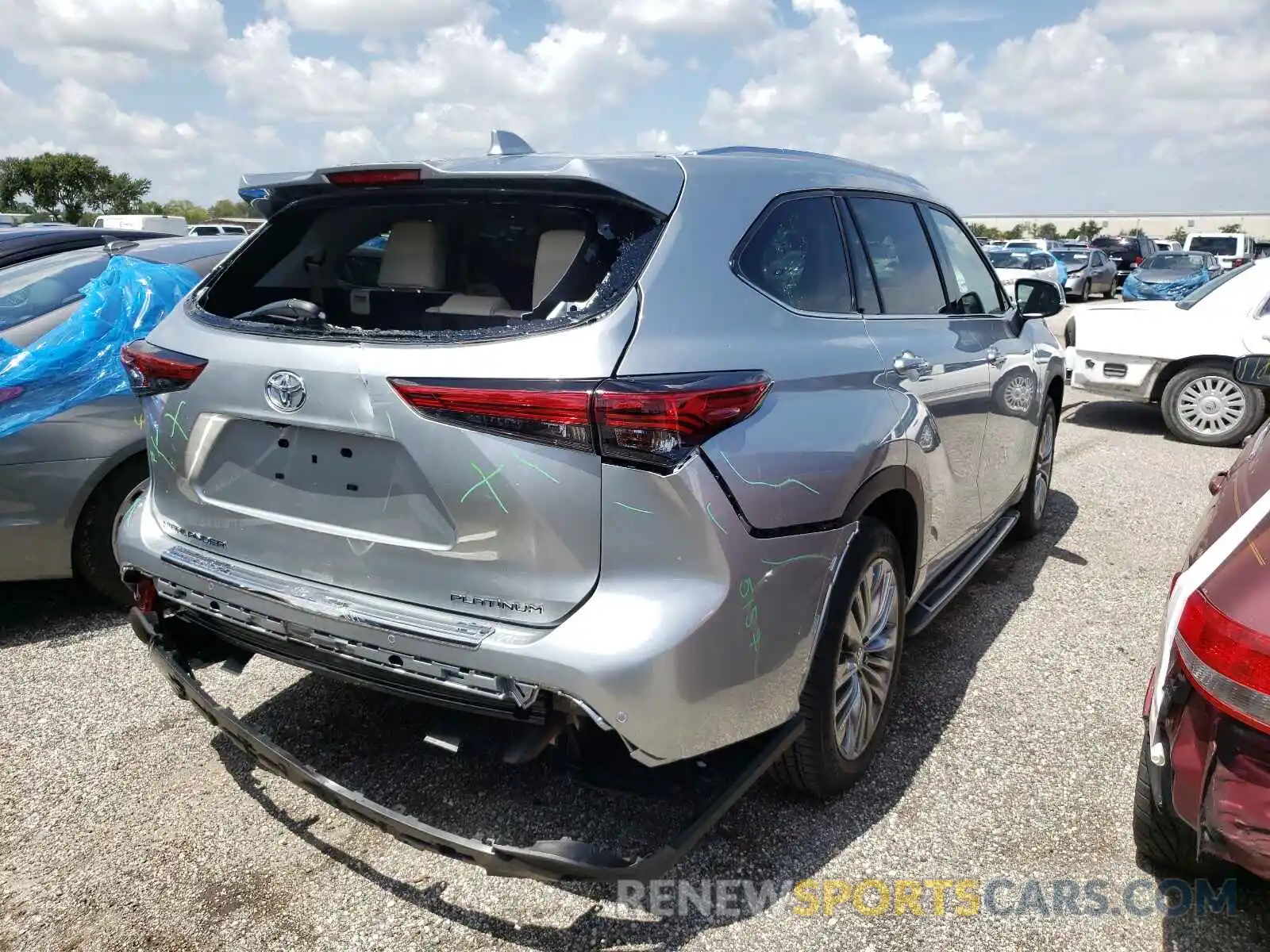 4 Photograph of a damaged car 5TDFZRAH7MS065715 TOYOTA HIGHLANDER 2021