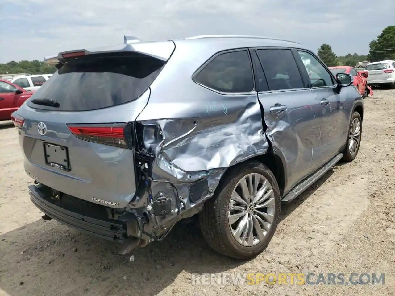 4 Photograph of a damaged car 5TDFZRAH9MS035583 TOYOTA HIGHLANDER 2021