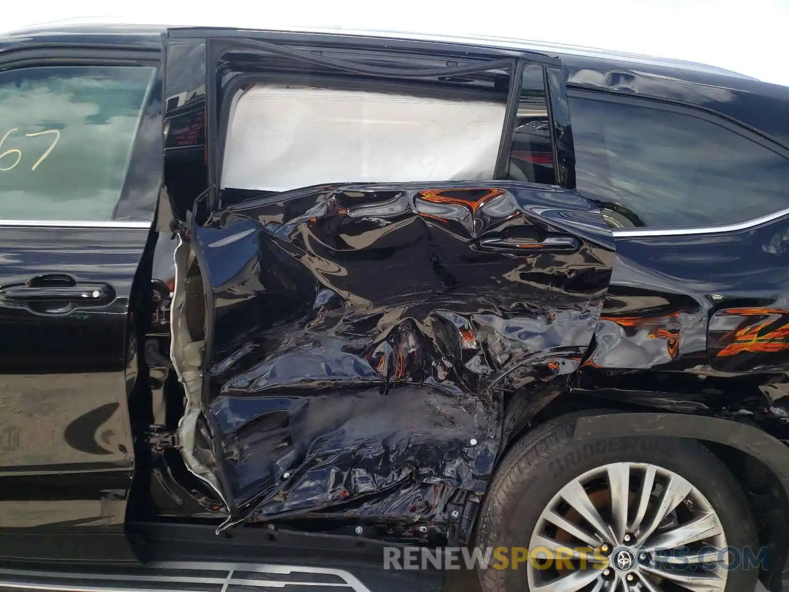 9 Photograph of a damaged car 5TDFZRAH9MS040976 TOYOTA HIGHLANDER 2021