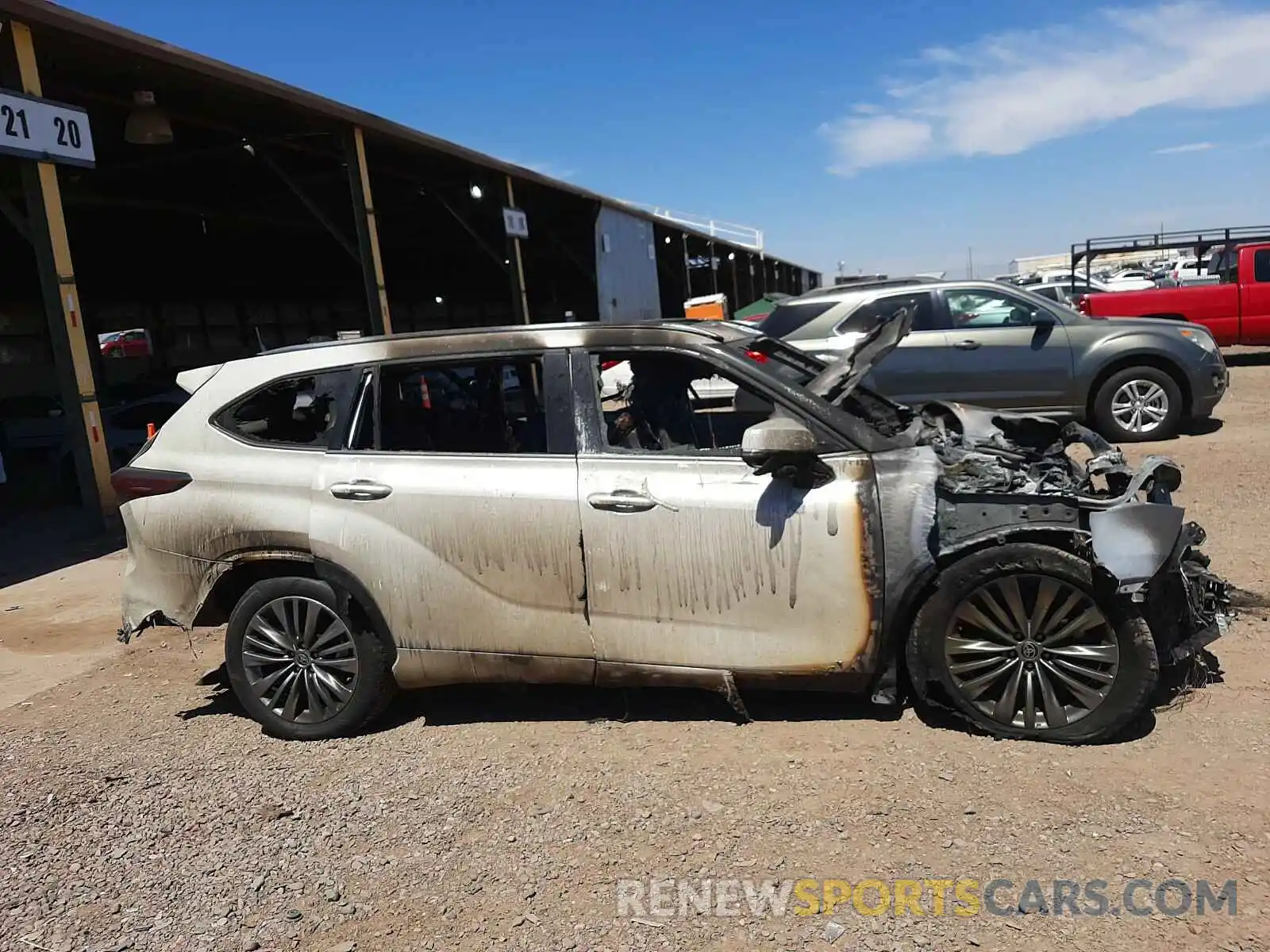 10 Photograph of a damaged car 5TDFZRAH9MS041271 TOYOTA HIGHLANDER 2021