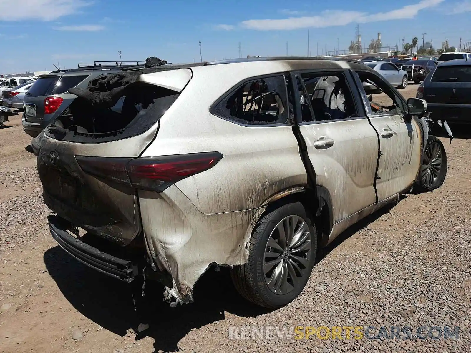 4 Photograph of a damaged car 5TDFZRAH9MS041271 TOYOTA HIGHLANDER 2021