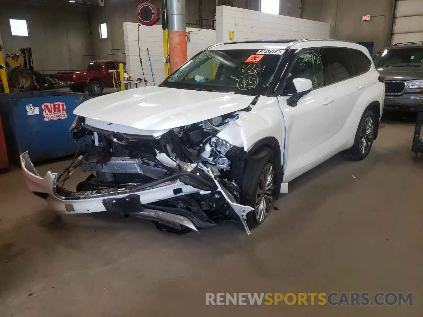 2 Photograph of a damaged car 5TDFZRBH0MS097548 TOYOTA HIGHLANDER 2021