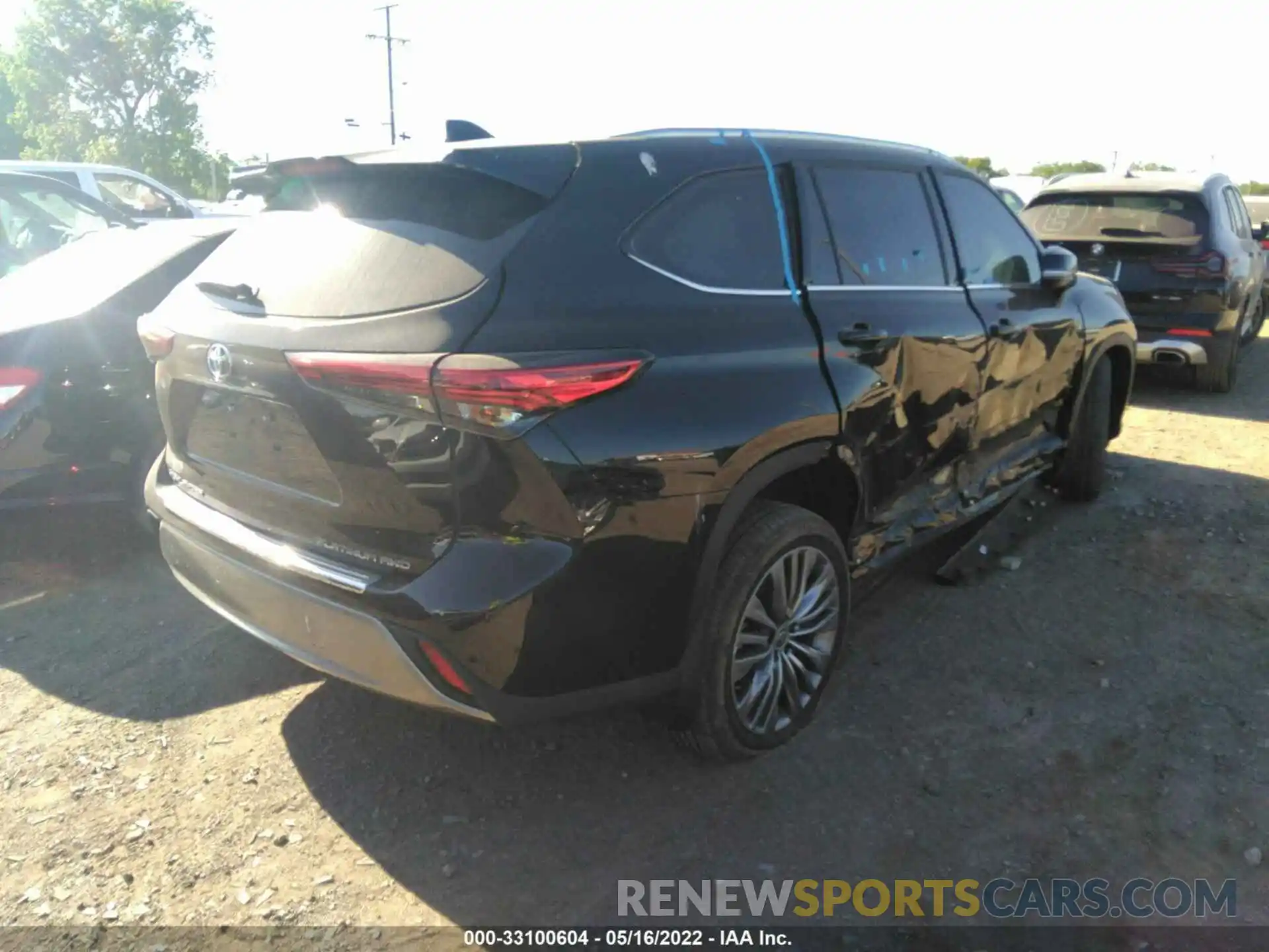 4 Photograph of a damaged car 5TDFZRBH0MS142195 TOYOTA HIGHLANDER 2021