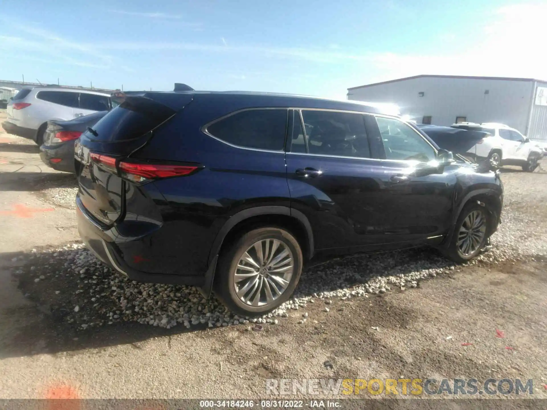 4 Photograph of a damaged car 5TDFZRBH0MS152449 TOYOTA HIGHLANDER 2021