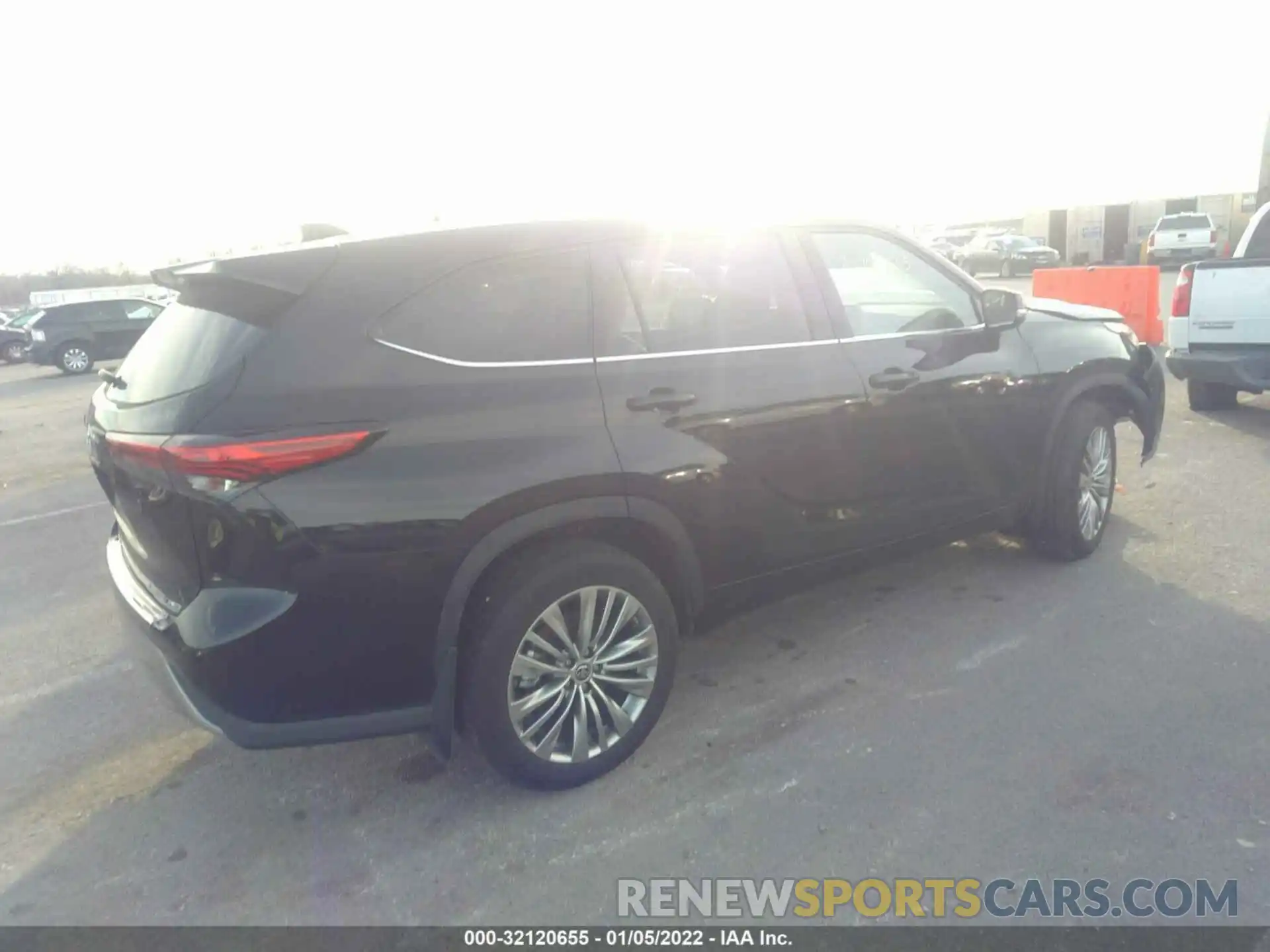 4 Photograph of a damaged car 5TDFZRBH2MS095316 TOYOTA HIGHLANDER 2021