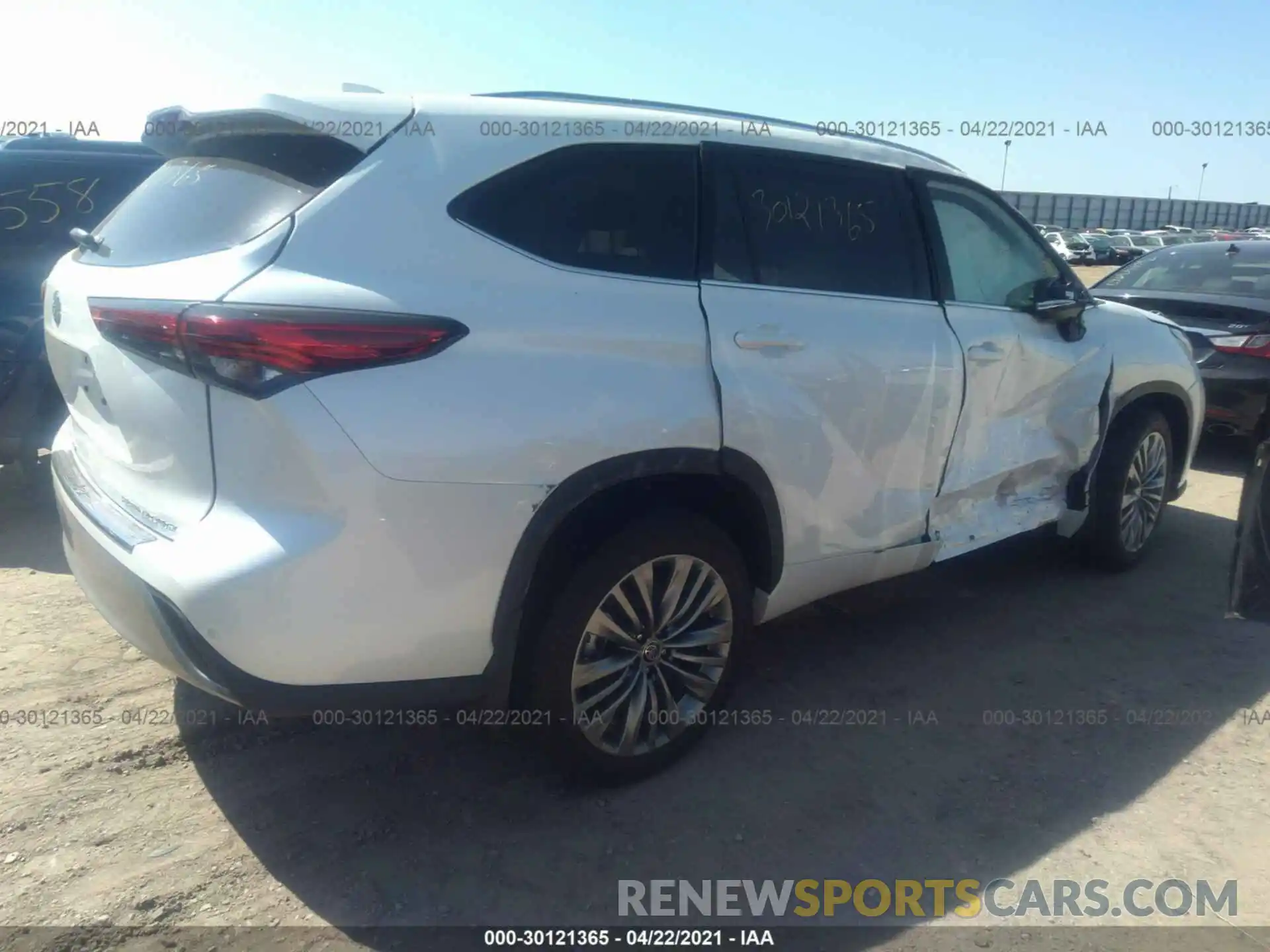 4 Photograph of a damaged car 5TDFZRBH3MS063216 TOYOTA HIGHLANDER 2021