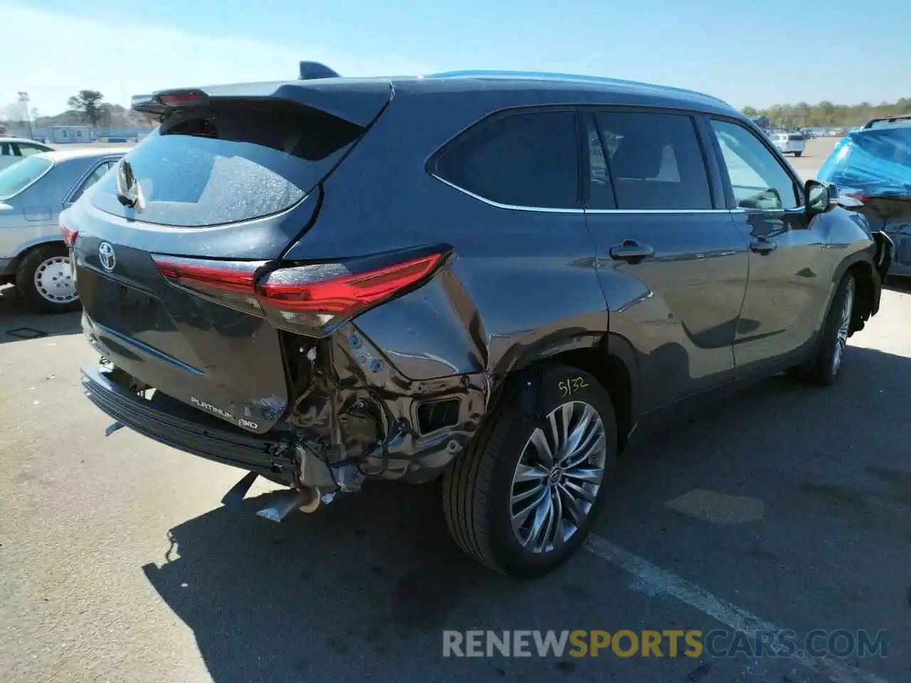 4 Photograph of a damaged car 5TDFZRBH3MS068433 TOYOTA HIGHLANDER 2021