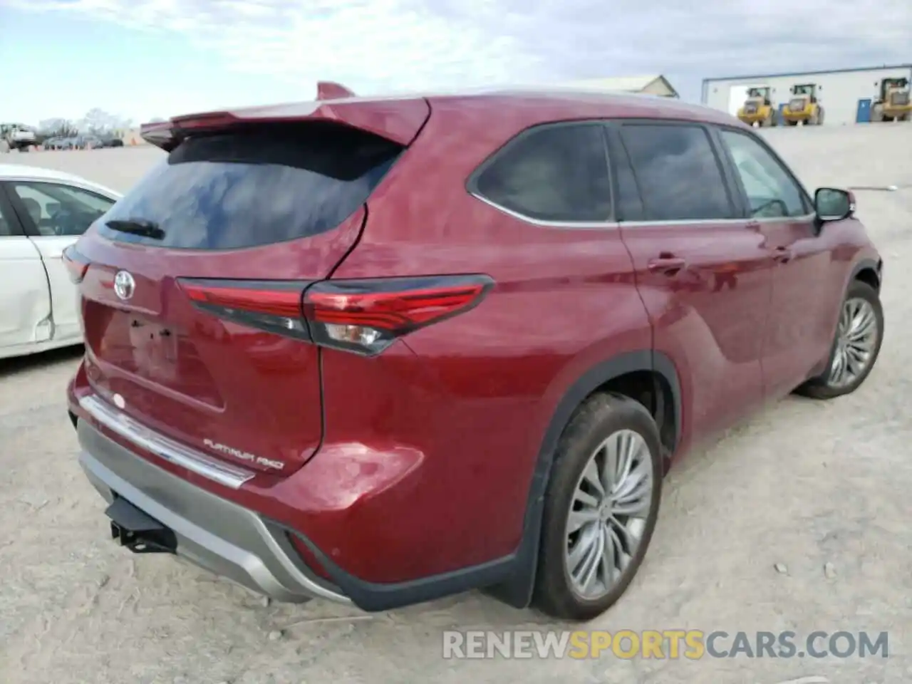 4 Photograph of a damaged car 5TDFZRBH3MS070733 TOYOTA HIGHLANDER 2021