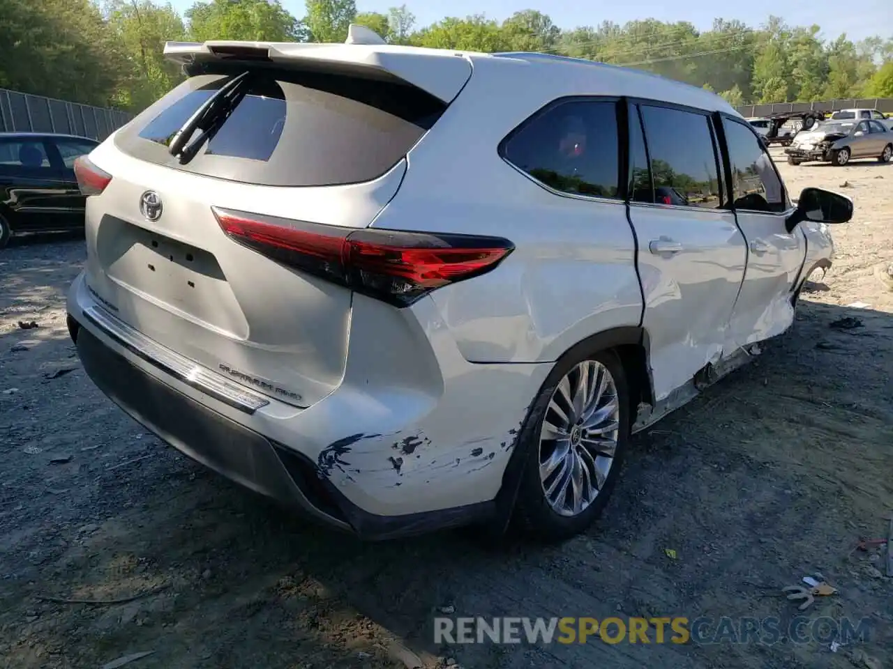 4 Photograph of a damaged car 5TDFZRBH3MS125309 TOYOTA HIGHLANDER 2021