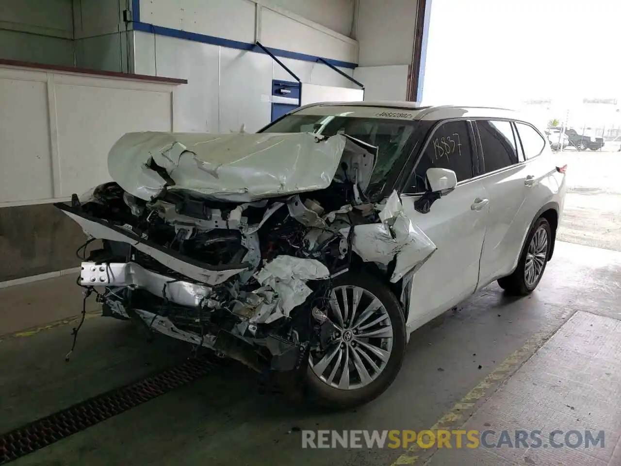 2 Photograph of a damaged car 5TDFZRBH5MS086318 TOYOTA HIGHLANDER 2021