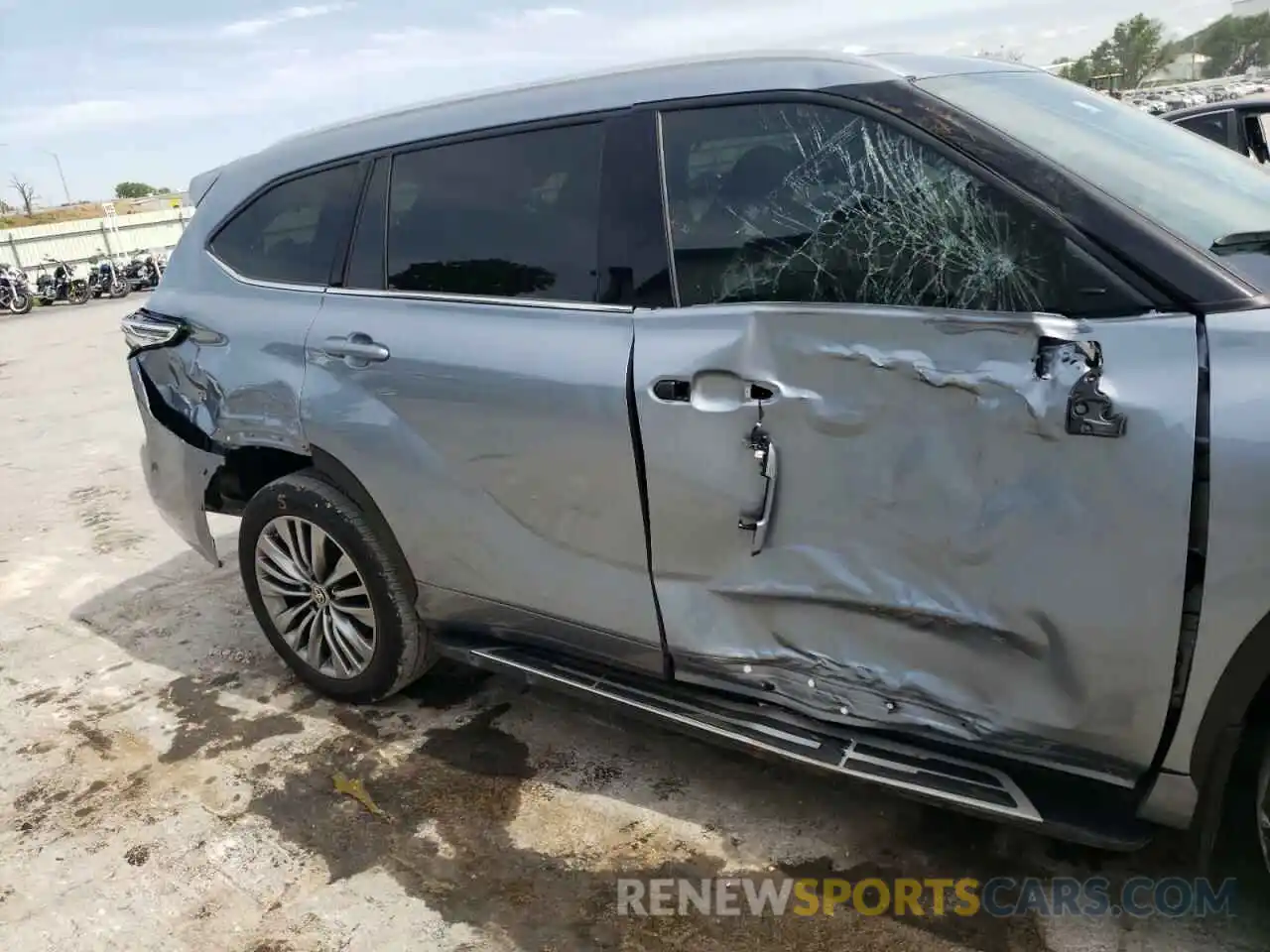 9 Photograph of a damaged car 5TDFZRBH5MS097433 TOYOTA HIGHLANDER 2021