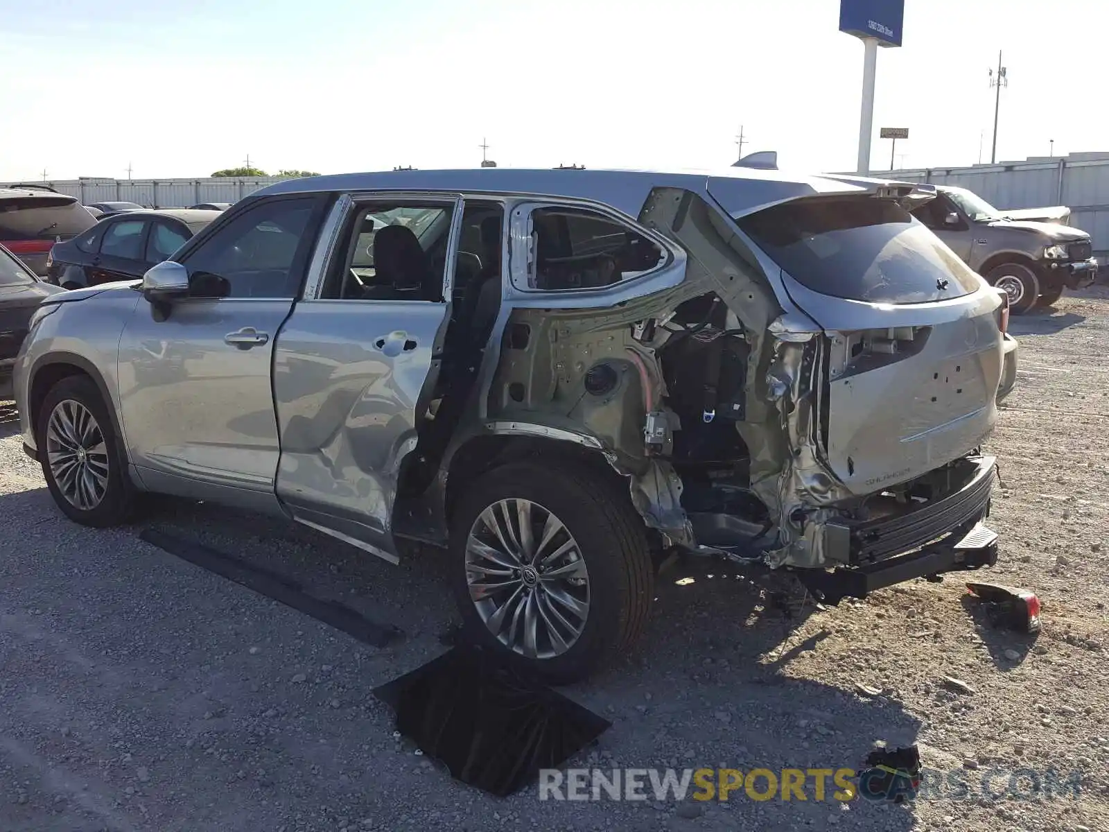 3 Photograph of a damaged car 5TDFZRBH5MS099747 TOYOTA HIGHLANDER 2021