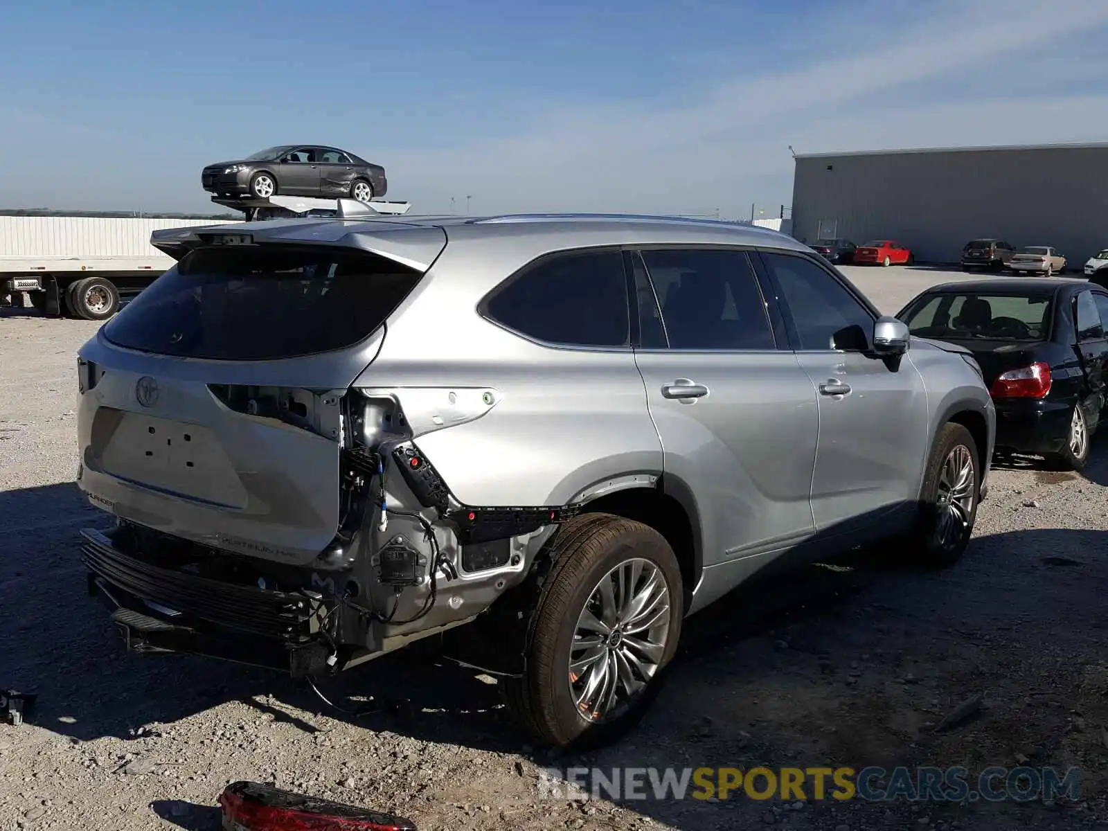 4 Photograph of a damaged car 5TDFZRBH5MS099747 TOYOTA HIGHLANDER 2021