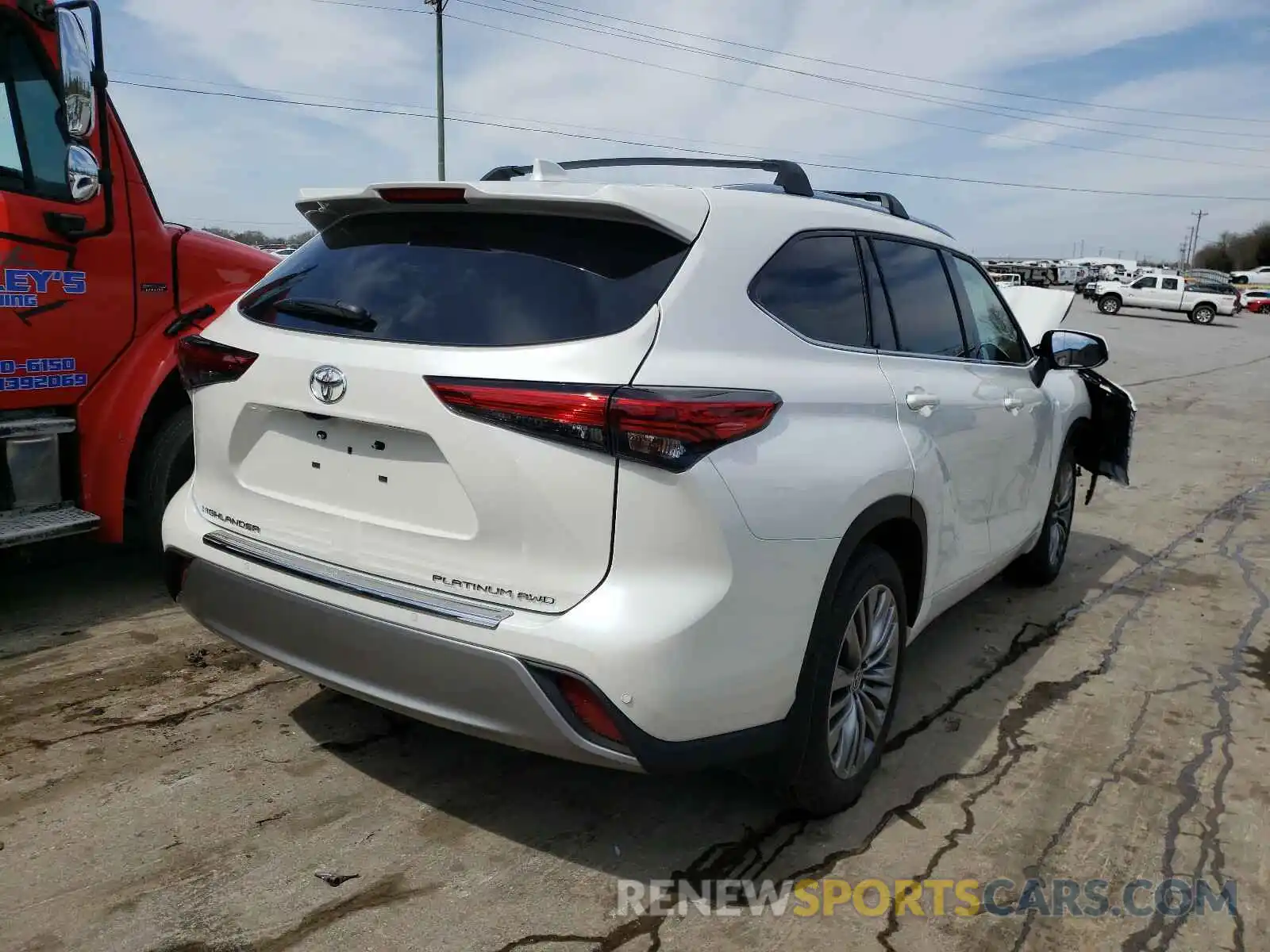 4 Photograph of a damaged car 5TDFZRBH6MS092726 TOYOTA HIGHLANDER 2021