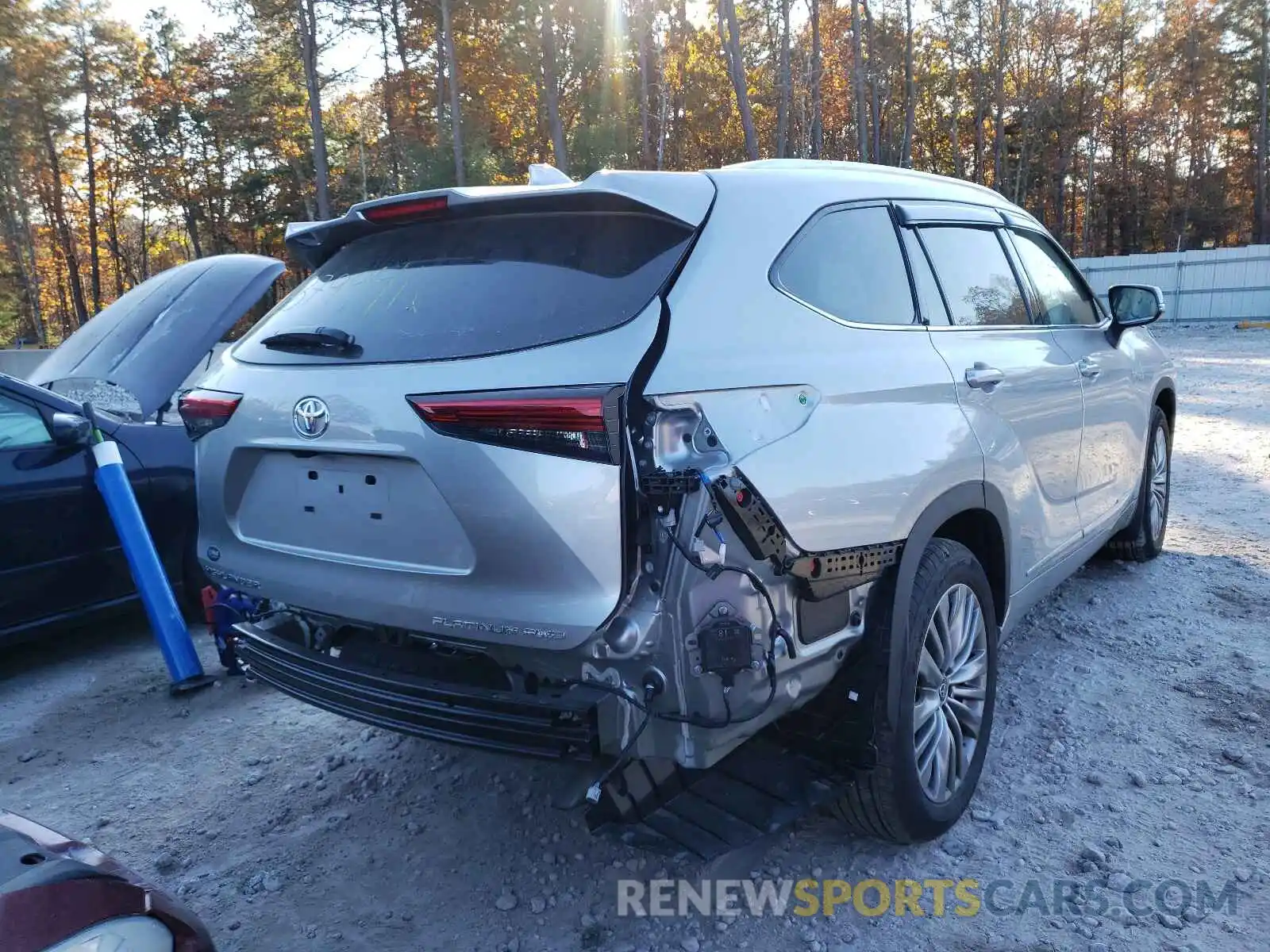 4 Photograph of a damaged car 5TDFZRBH6MS116247 TOYOTA HIGHLANDER 2021