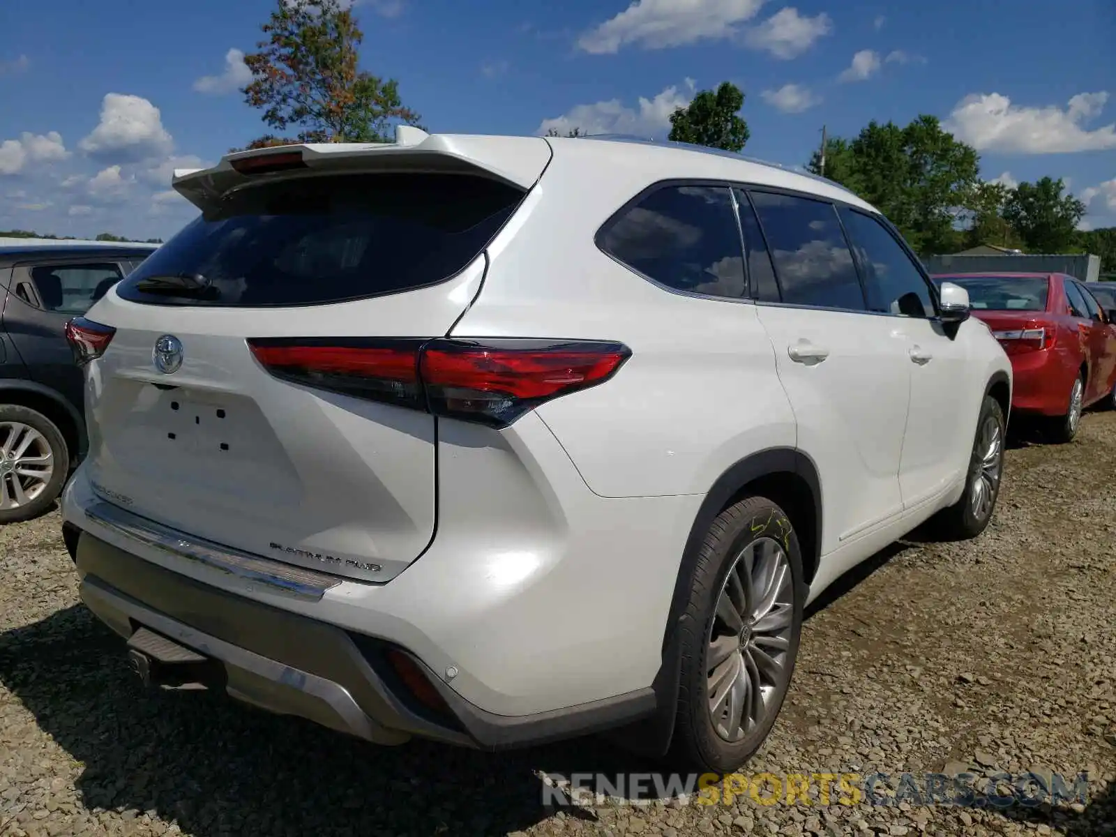 4 Photograph of a damaged car 5TDFZRBH6MS136384 TOYOTA HIGHLANDER 2021