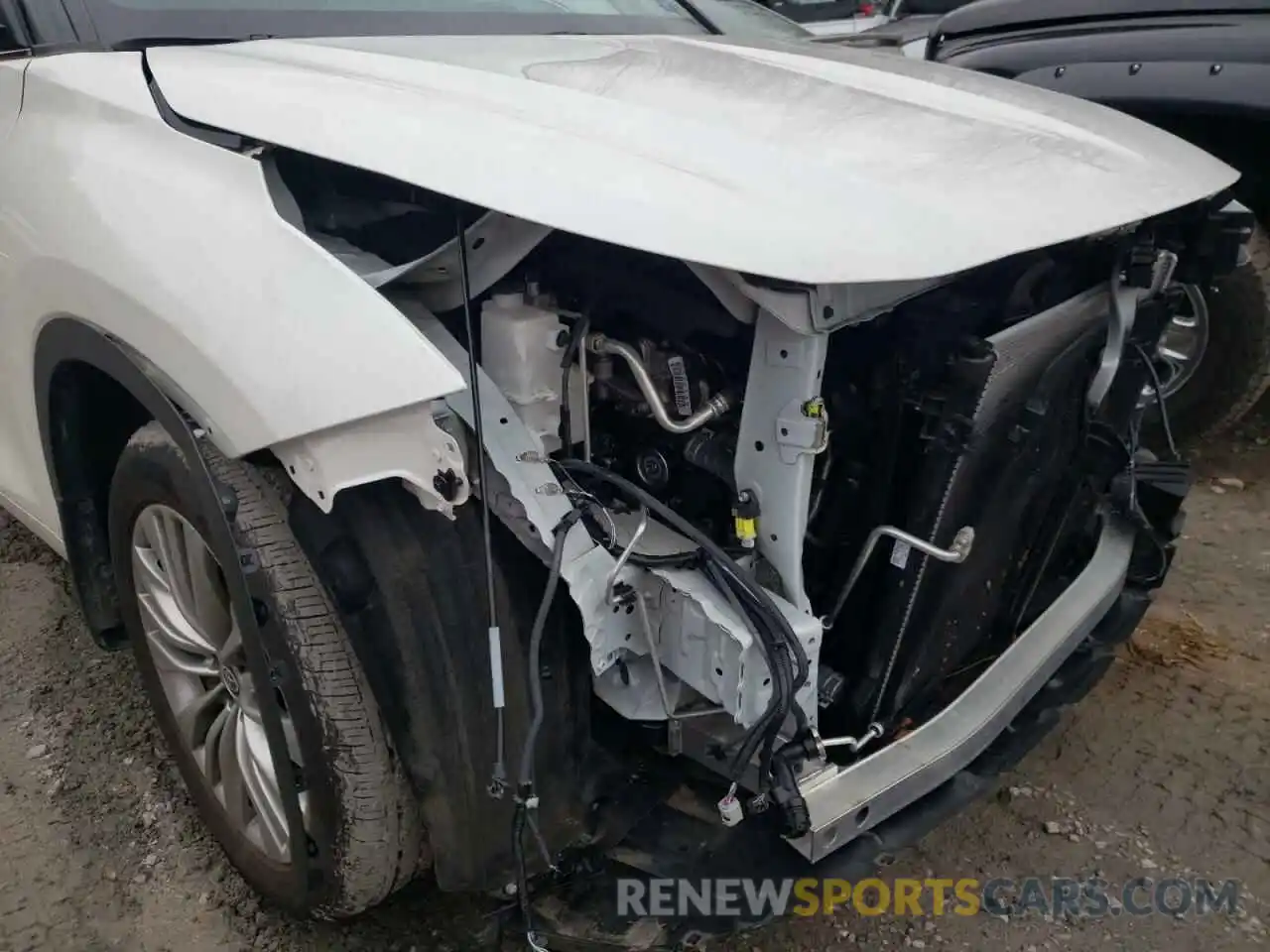 9 Photograph of a damaged car 5TDFZRBH7MS095652 TOYOTA HIGHLANDER 2021