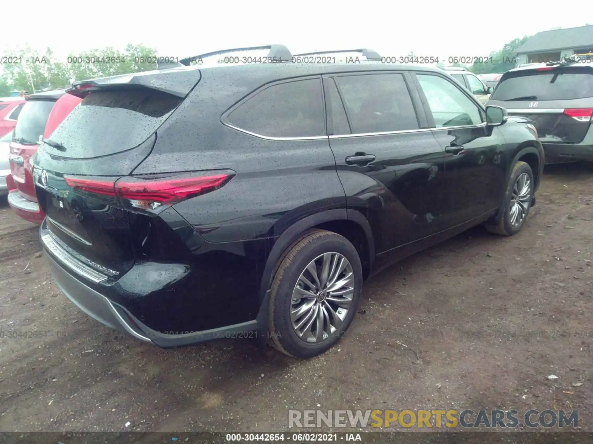 4 Photograph of a damaged car 5TDFZRBH7MS101269 TOYOTA HIGHLANDER 2021