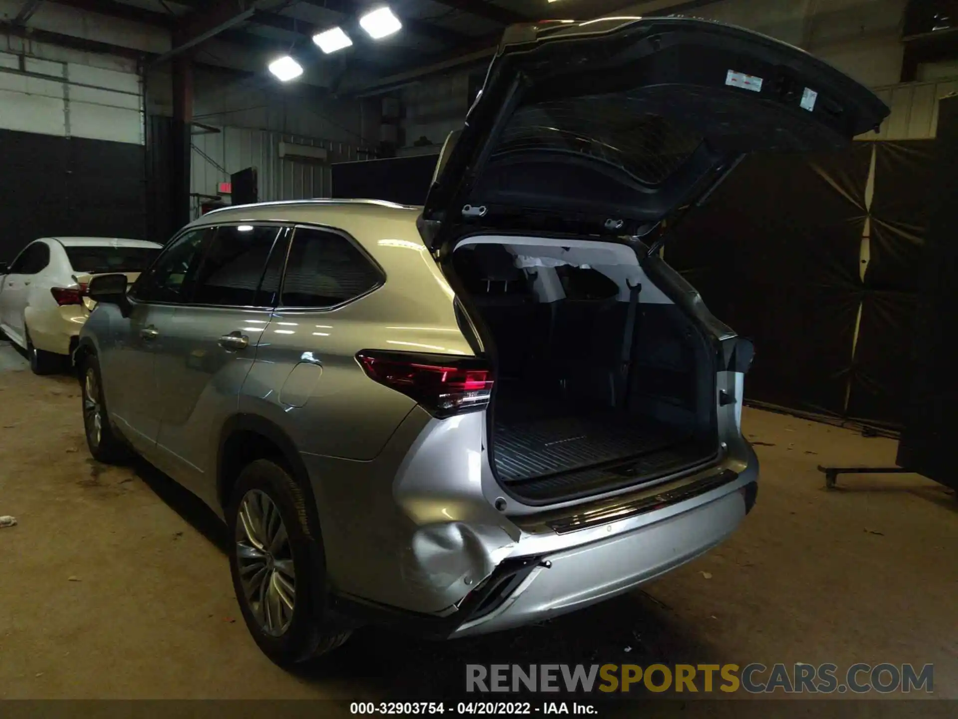 3 Photograph of a damaged car 5TDFZRBH8MS090184 TOYOTA HIGHLANDER 2021