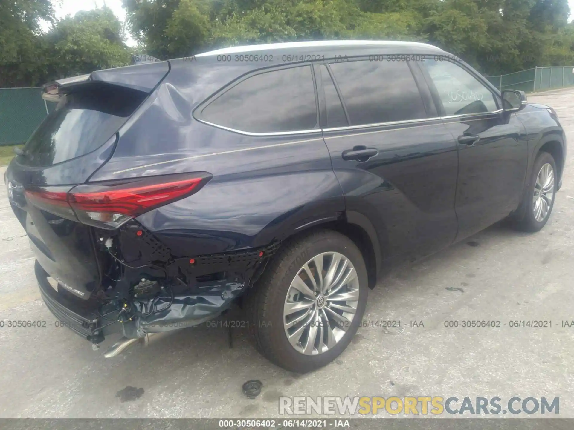 4 Photograph of a damaged car 5TDFZRBH8MS095255 TOYOTA HIGHLANDER 2021