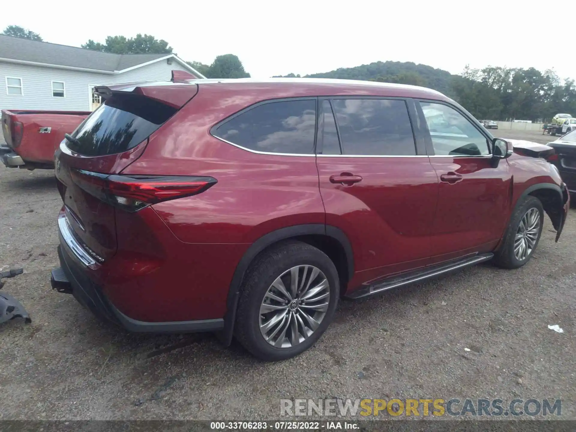 4 Photograph of a damaged car 5TDFZRBH8MS105010 TOYOTA HIGHLANDER 2021