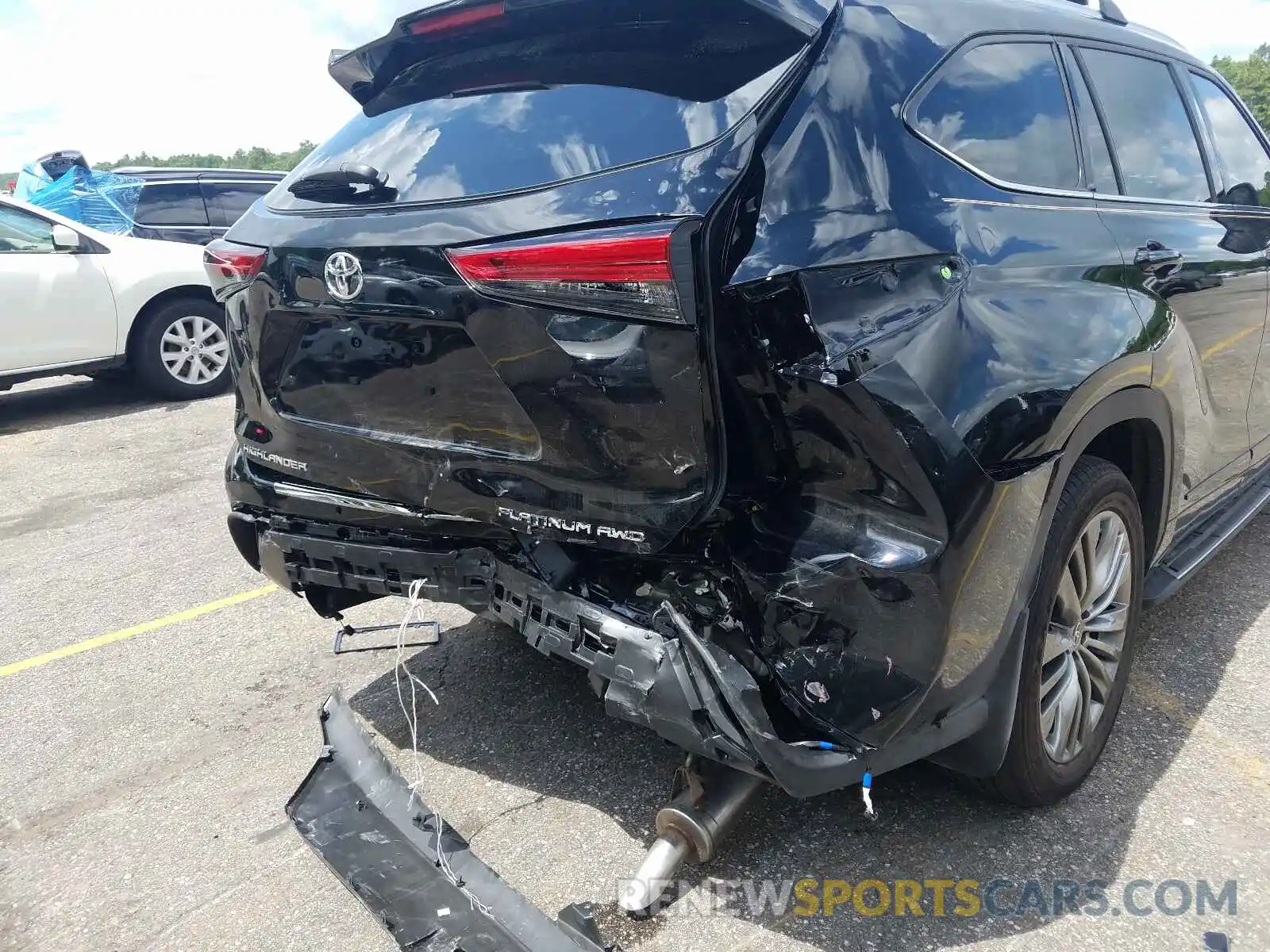 9 Photograph of a damaged car 5TDFZRBH8MS105797 TOYOTA HIGHLANDER 2021