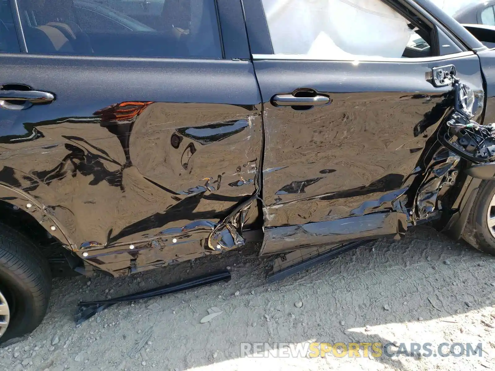 9 Photograph of a damaged car 5TDFZRBH9MS094275 TOYOTA HIGHLANDER 2021