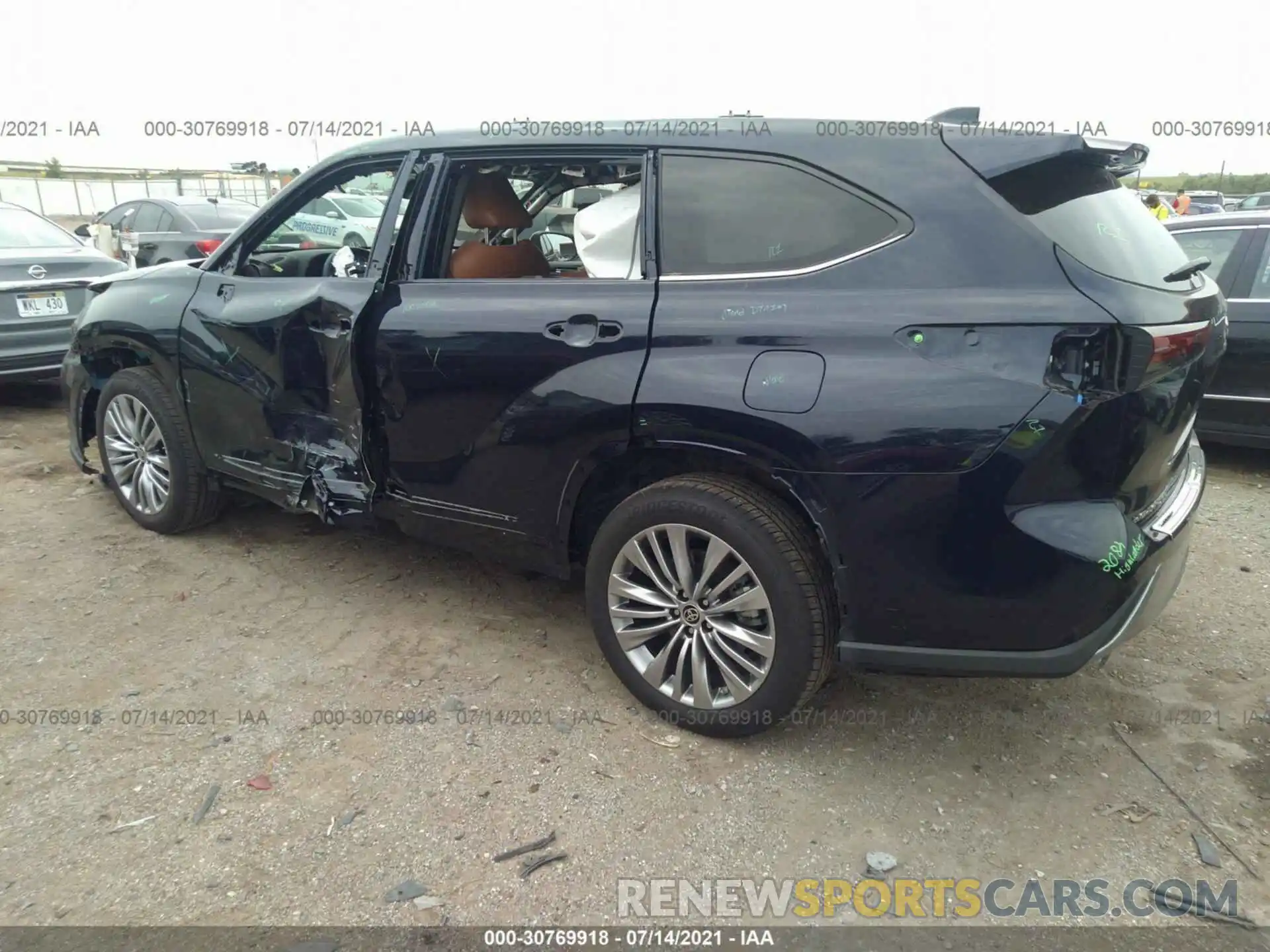 3 Photograph of a damaged car 5TDFZRBHXMS087593 TOYOTA HIGHLANDER 2021