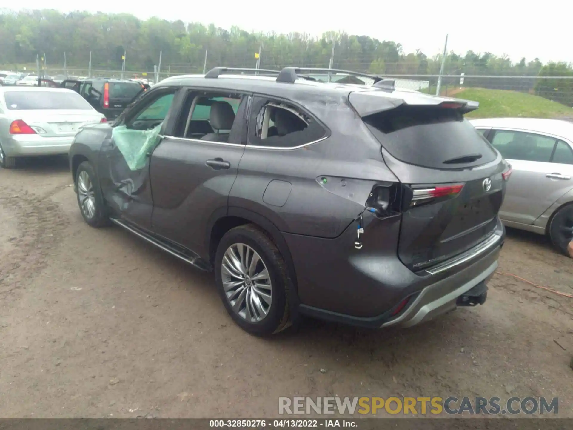 3 Photograph of a damaged car 5TDFZRBHXMS112461 TOYOTA HIGHLANDER 2021