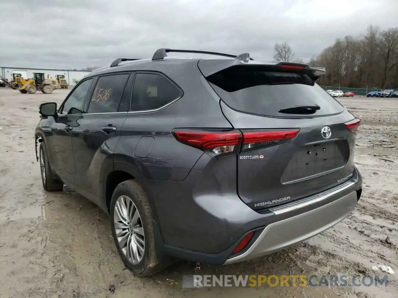 3 Photograph of a damaged car 5TDFZRBHXMS118471 TOYOTA HIGHLANDER 2021