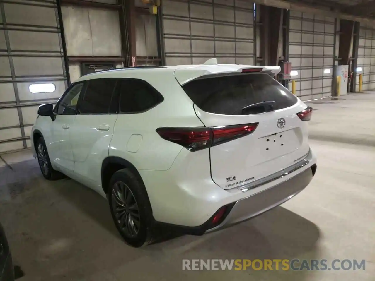 3 Photograph of a damaged car 5TDFZRBHXMS118485 TOYOTA HIGHLANDER 2021