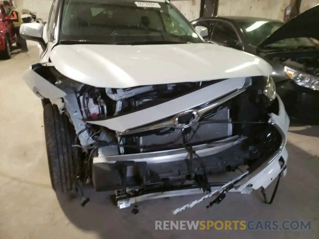 9 Photograph of a damaged car 5TDFZRBHXMS118485 TOYOTA HIGHLANDER 2021