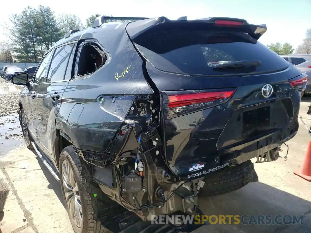 3 Photograph of a damaged car 5TDFZRBHXMS124674 TOYOTA HIGHLANDER 2021