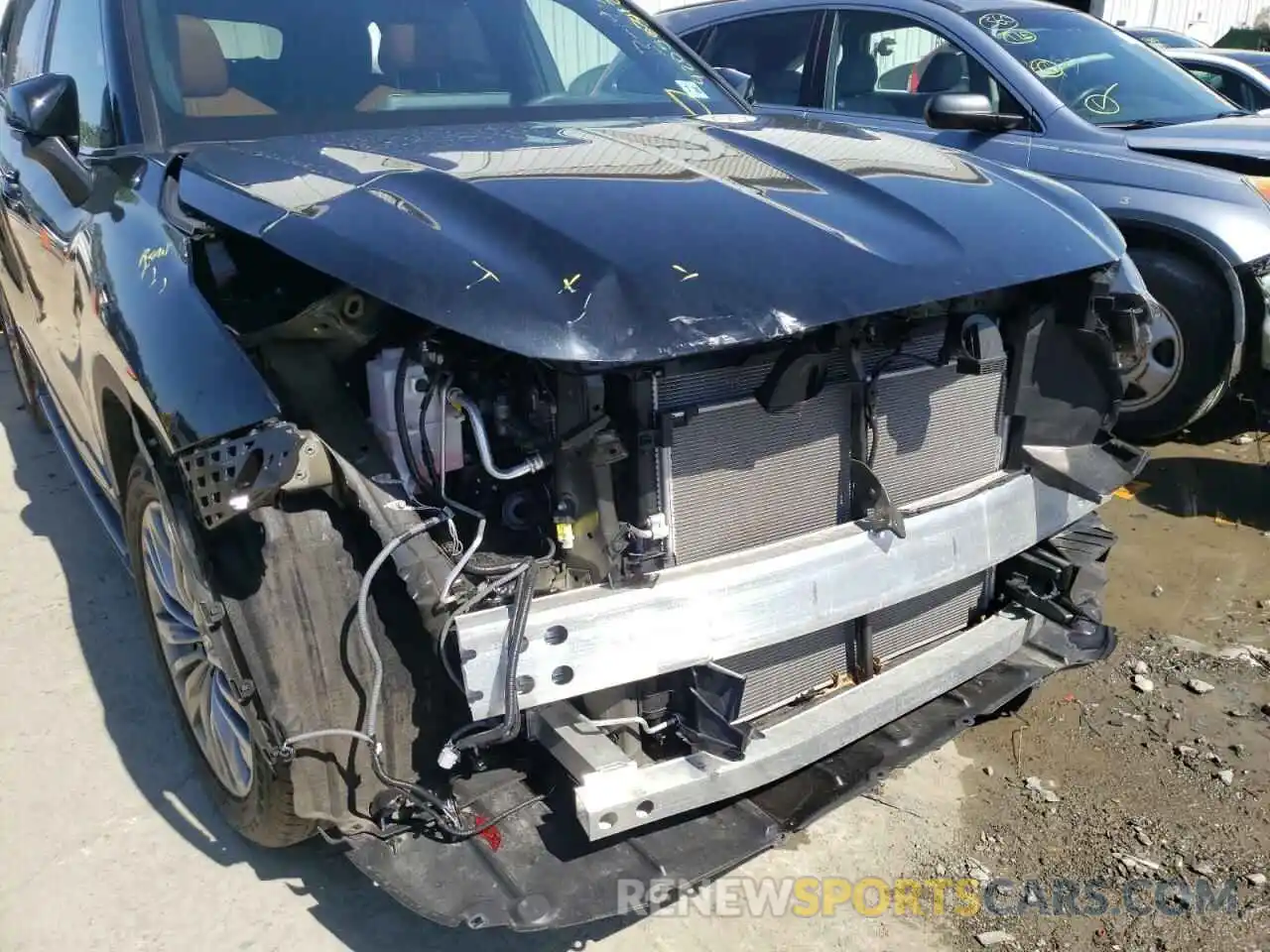 9 Photograph of a damaged car 5TDFZRBHXMS124674 TOYOTA HIGHLANDER 2021