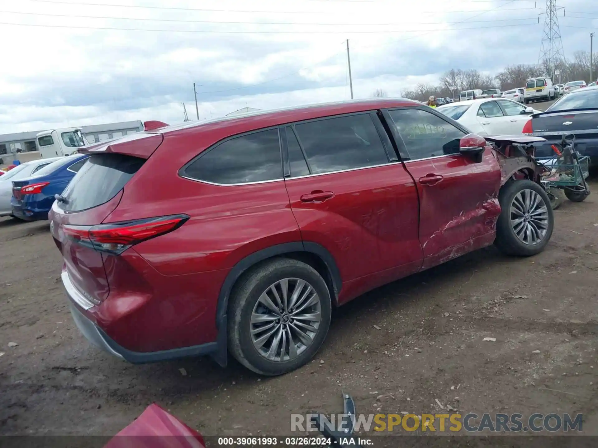 4 Photograph of a damaged car 5TDFZRBHXMS159540 TOYOTA HIGHLANDER 2021