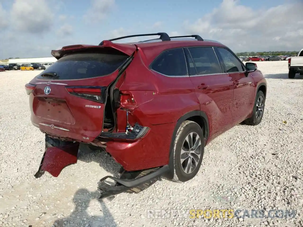 4 Photograph of a damaged car 5TDGARAH1MS504189 TOYOTA HIGHLANDER 2021