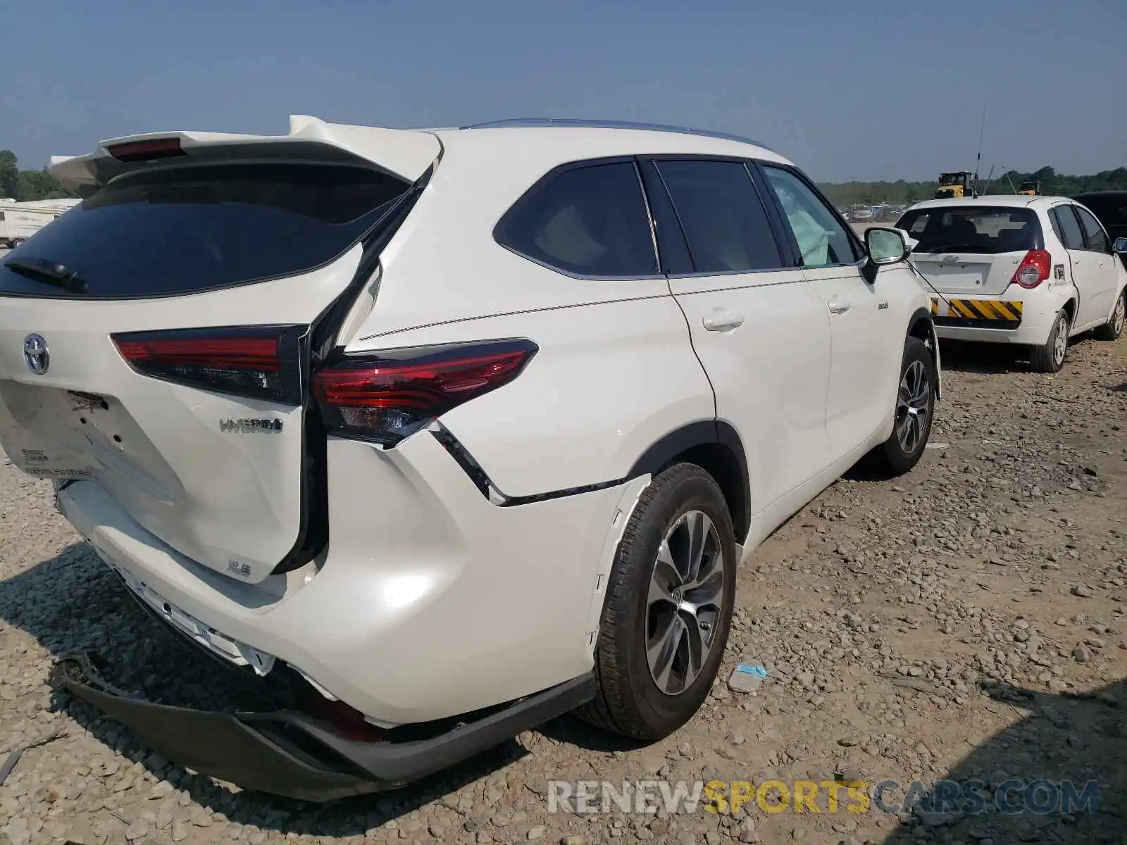 4 Photograph of a damaged car 5TDGARAH2MS009547 TOYOTA HIGHLANDER 2021