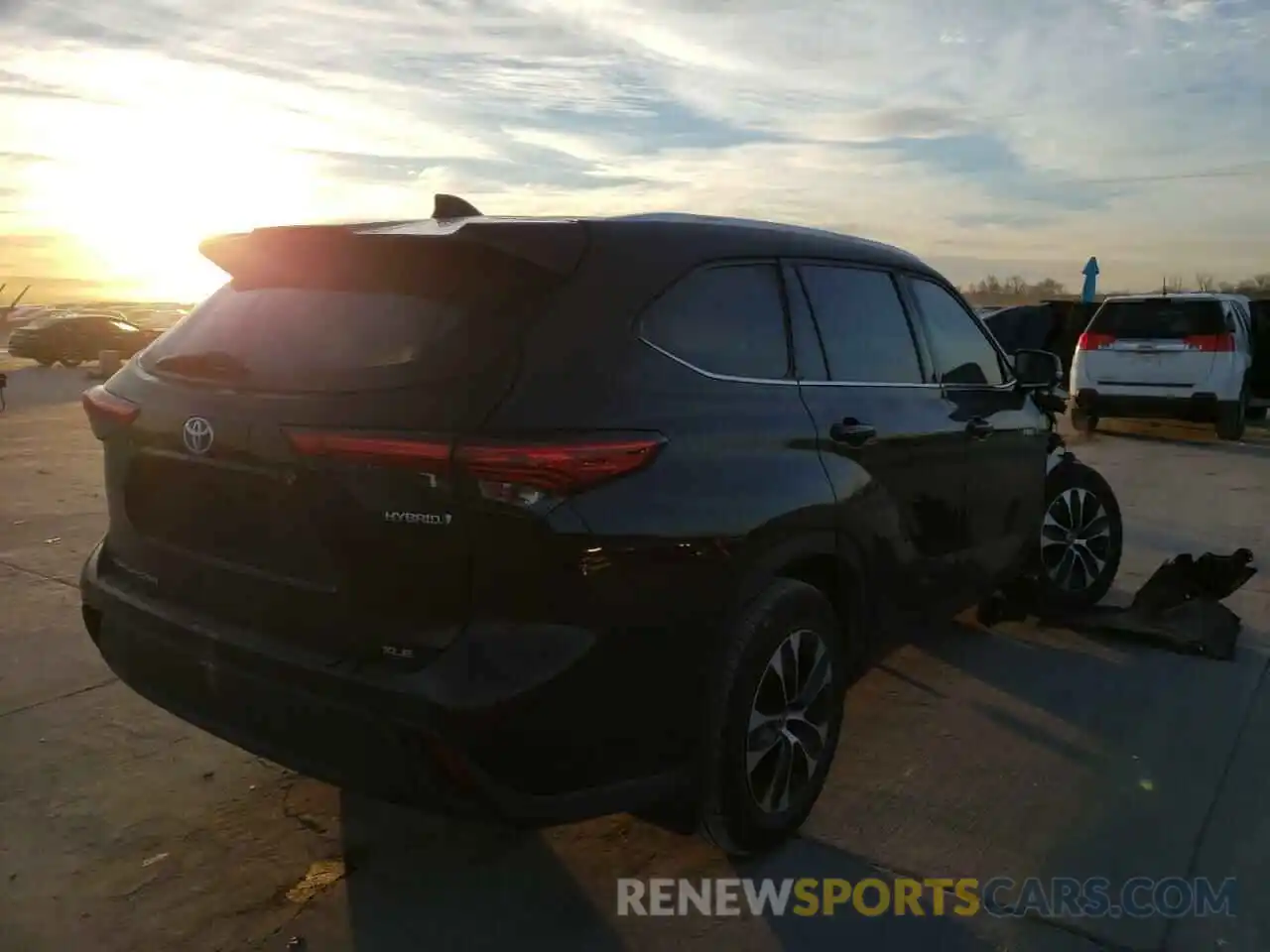 4 Photograph of a damaged car 5TDGARAH3MS004616 TOYOTA HIGHLANDER 2021