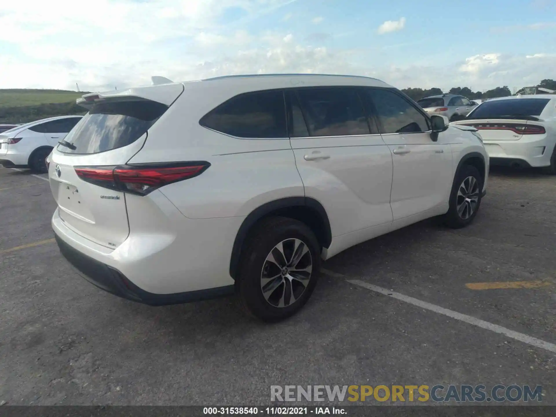 4 Photograph of a damaged car 5TDGARAH5MS506334 TOYOTA HIGHLANDER 2021