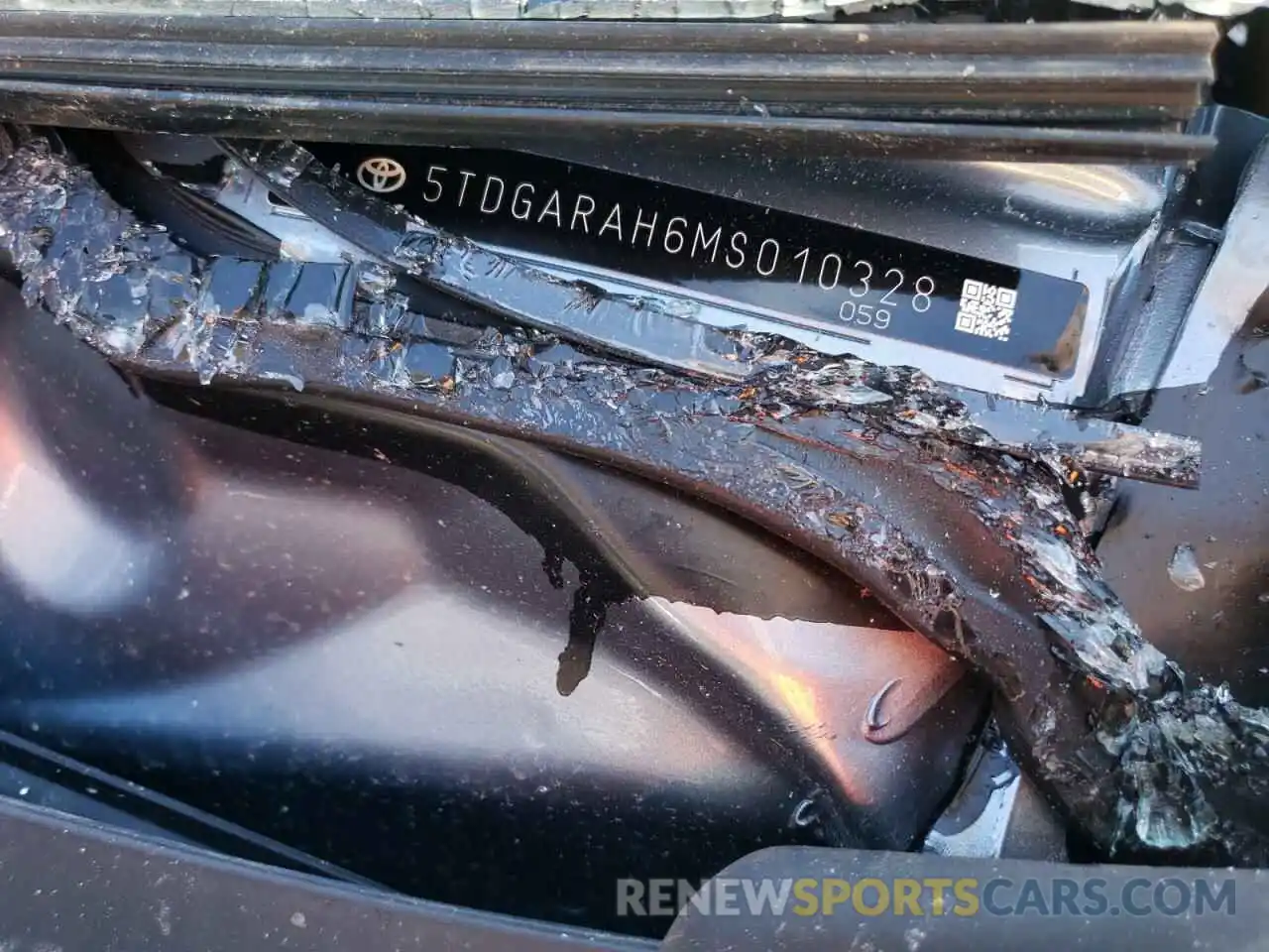 10 Photograph of a damaged car 5TDGARAH6MS010328 TOYOTA HIGHLANDER 2021