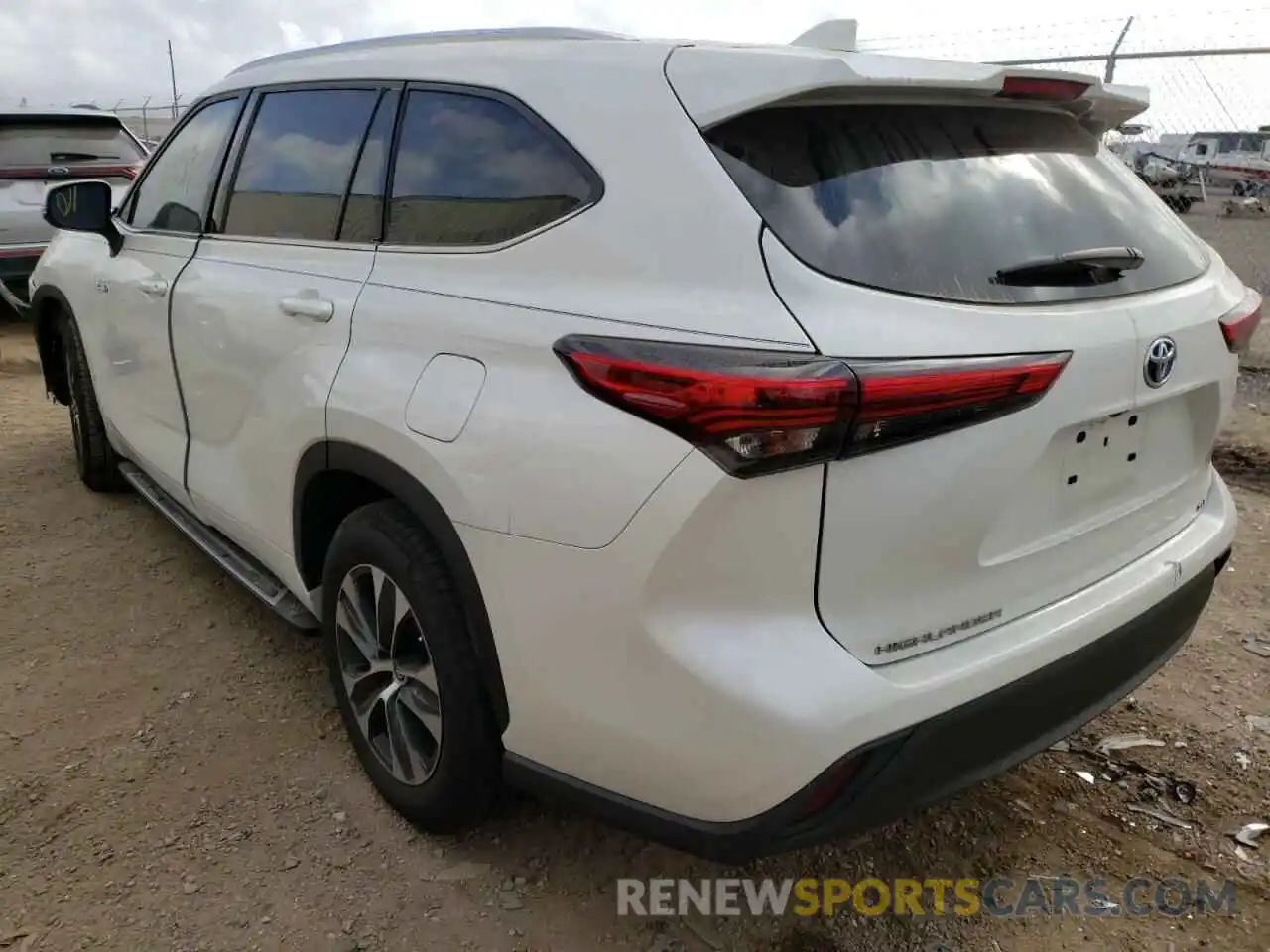 3 Photograph of a damaged car 5TDGARAH6MS504284 TOYOTA HIGHLANDER 2021