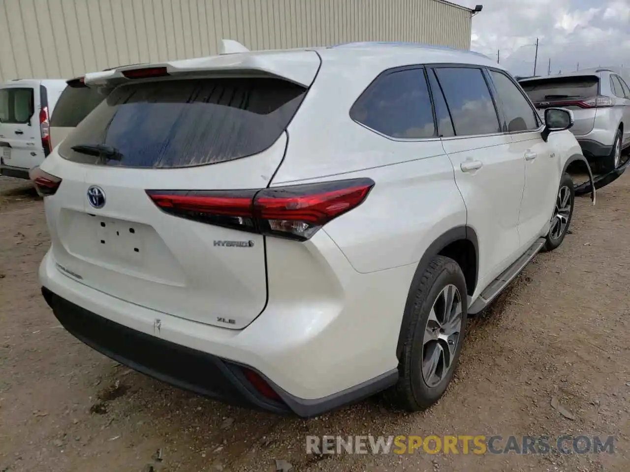 4 Photograph of a damaged car 5TDGARAH6MS504284 TOYOTA HIGHLANDER 2021